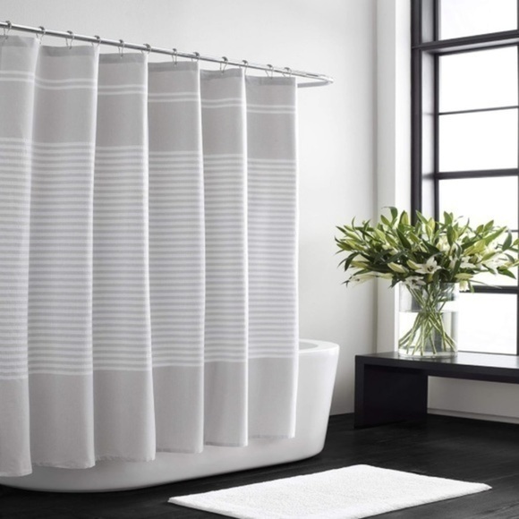 NWT Vera Wang 100% Cotton Lightweight Shower Curtain 70" x 72" Seersucker - Picture 1 of 5